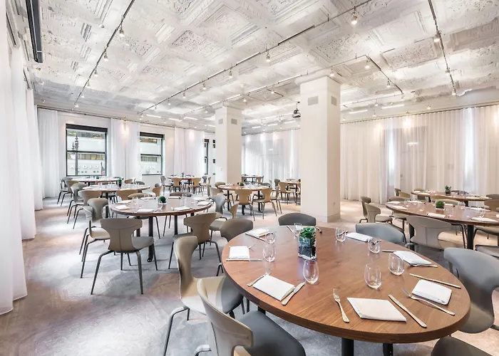 Sports Illustrated 4* Chicago