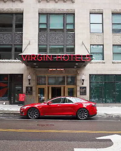 Sports Illustrated 4* Chicago