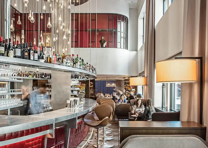 Sports Illustrated 4* Chicago